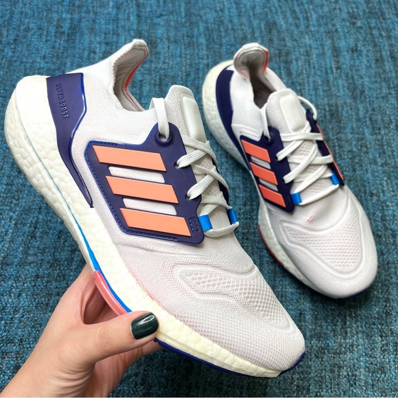 Adidas Ultraboost 22 Running Shoes in White Turbo Indigo Women's Size 9 - Picture 1 of 10